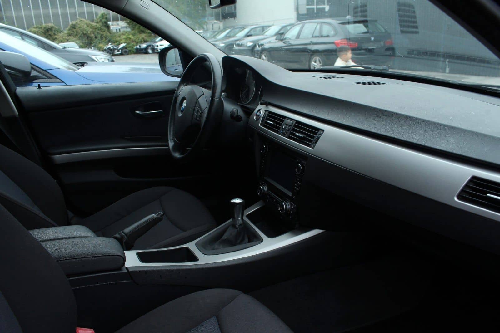 BMW 318i E90*M-Sport Black Edition/Navi/Kamera/Traum – Foto 37