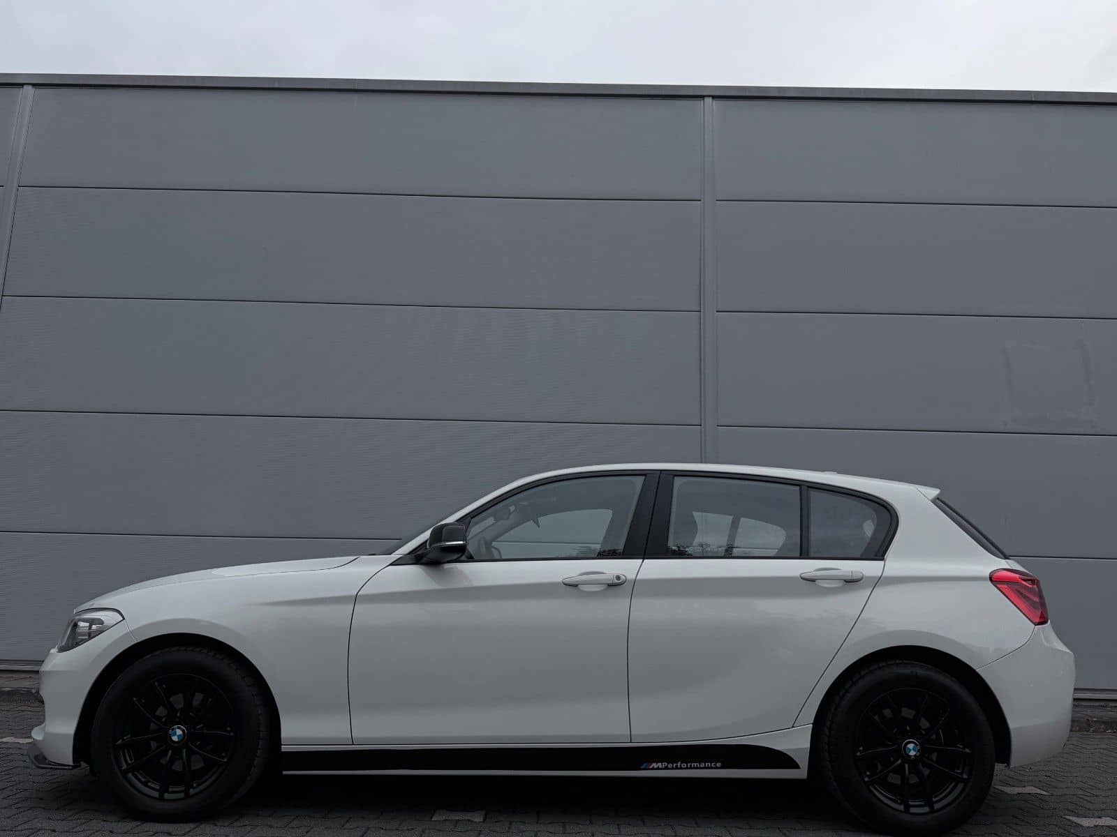 BMW 118i Aut.*M-Sportpaket/White& Black/Traumhaft* – Foto 23