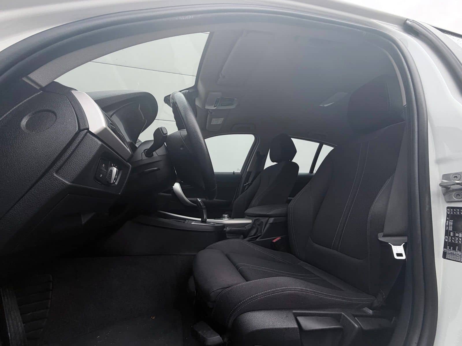 BMW 118i Aut.*M-Sportpaket/White& Black/Traumhaft* – Foto 24