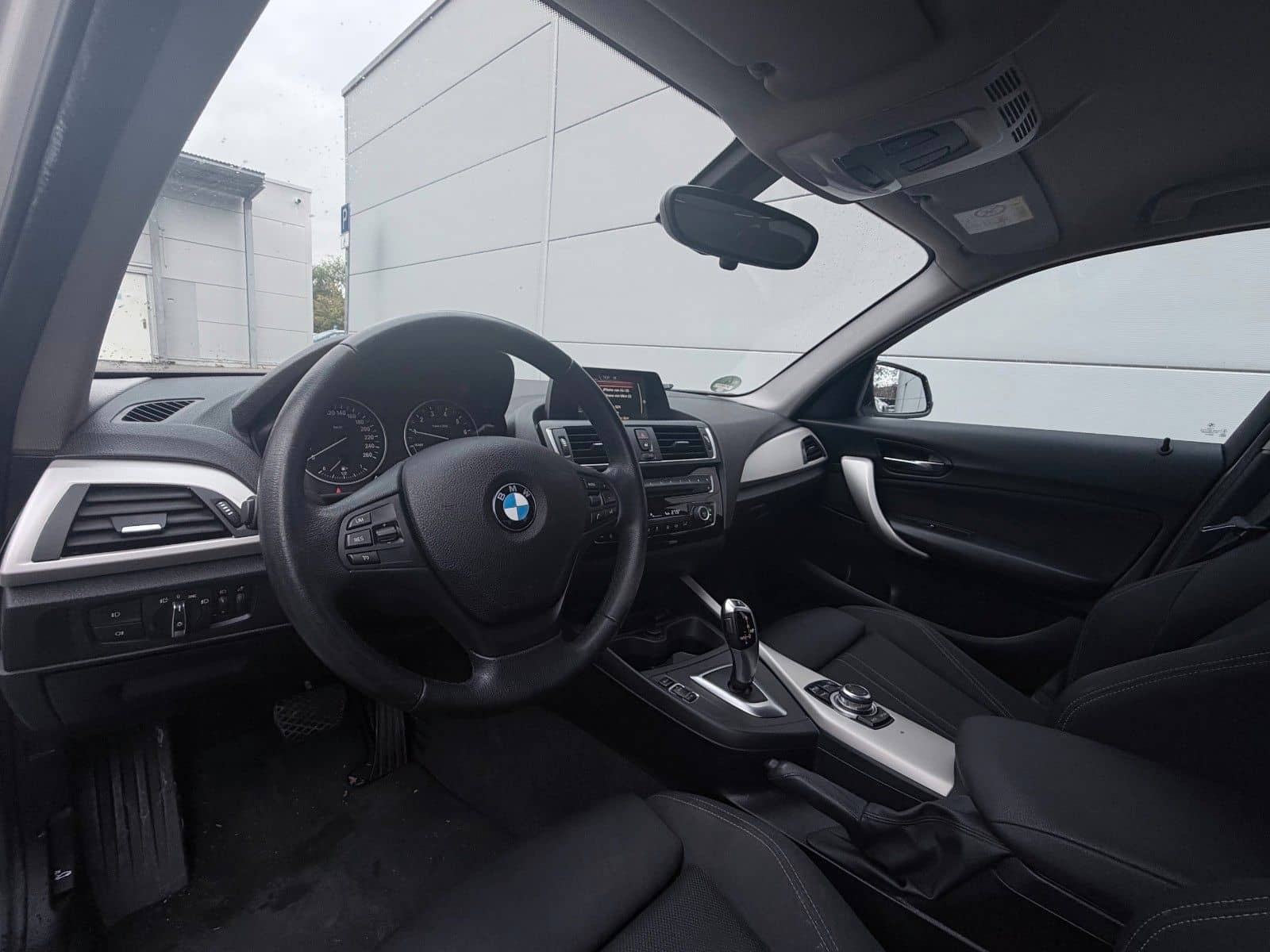 BMW 118i Aut.*M-Sportpaket/White& Black/Traumhaft* – Foto 25