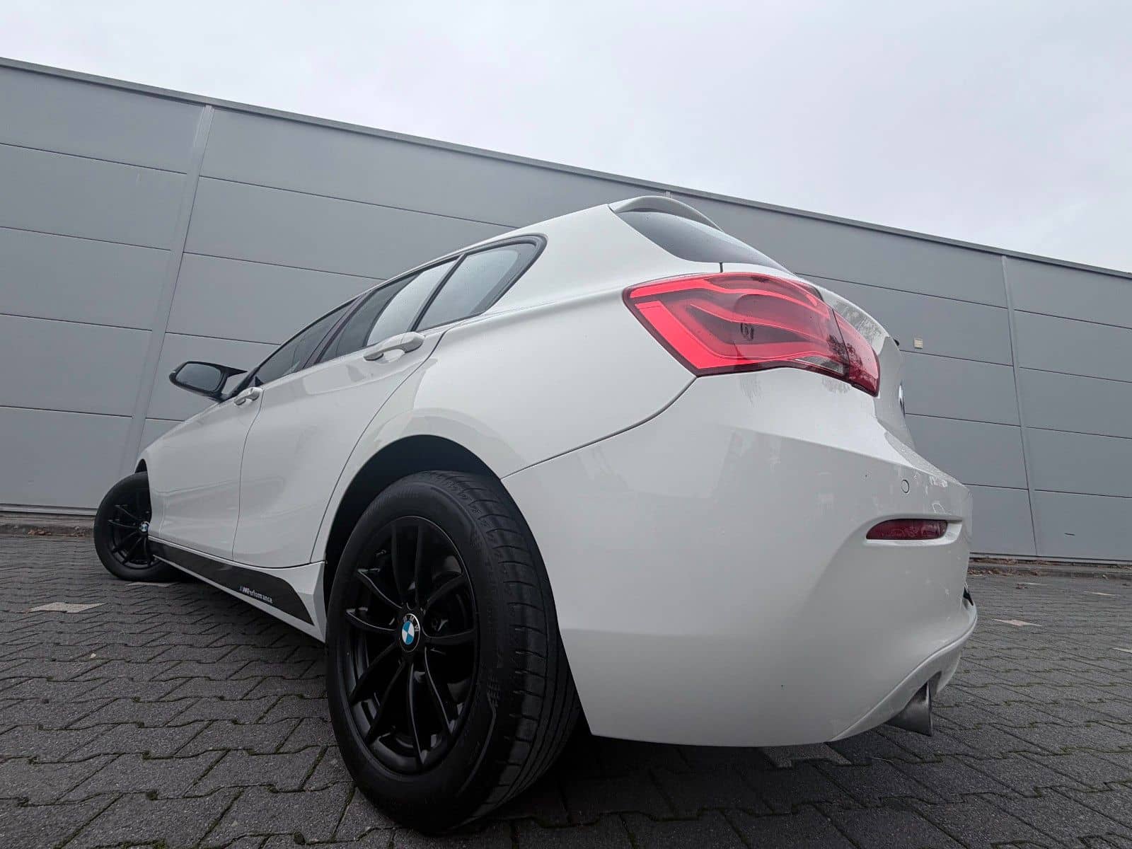 BMW 118i Aut.*M-Sportpaket/White& Black/Traumhaft* – Foto 30