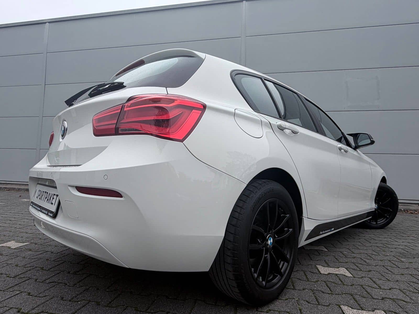 BMW 118i Aut.*M-Sportpaket/White& Black/Traumhaft* – Foto 34