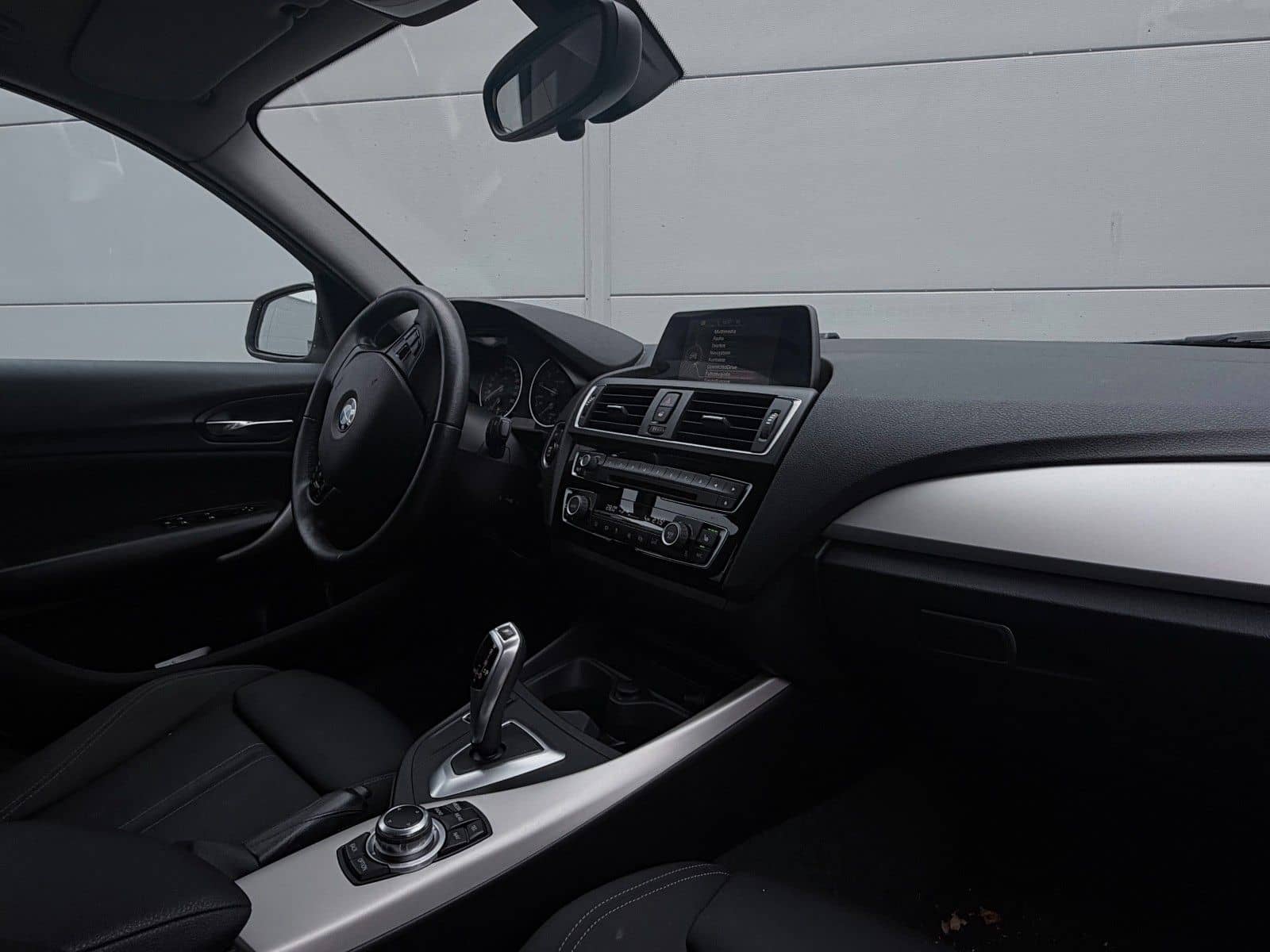 BMW 118i Aut.*M-Sportpaket/White& Black/Traumhaft* – Foto 37